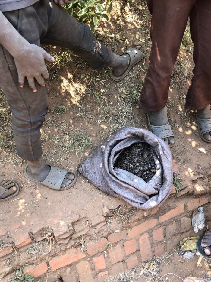 Добыча кобальта на шахтах в Конго (1)