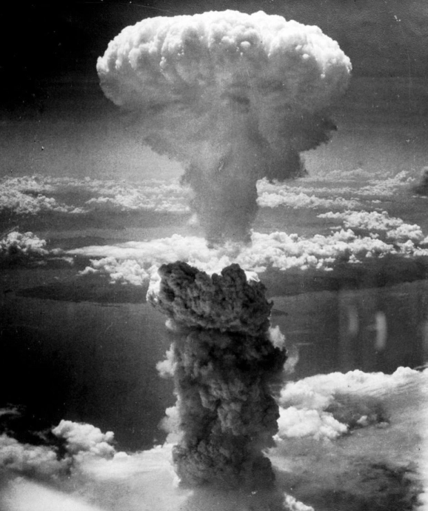 На фотографии запечатлен взрыв бомбы «Толстяк», Нагасаки, Япония, 1945 год.