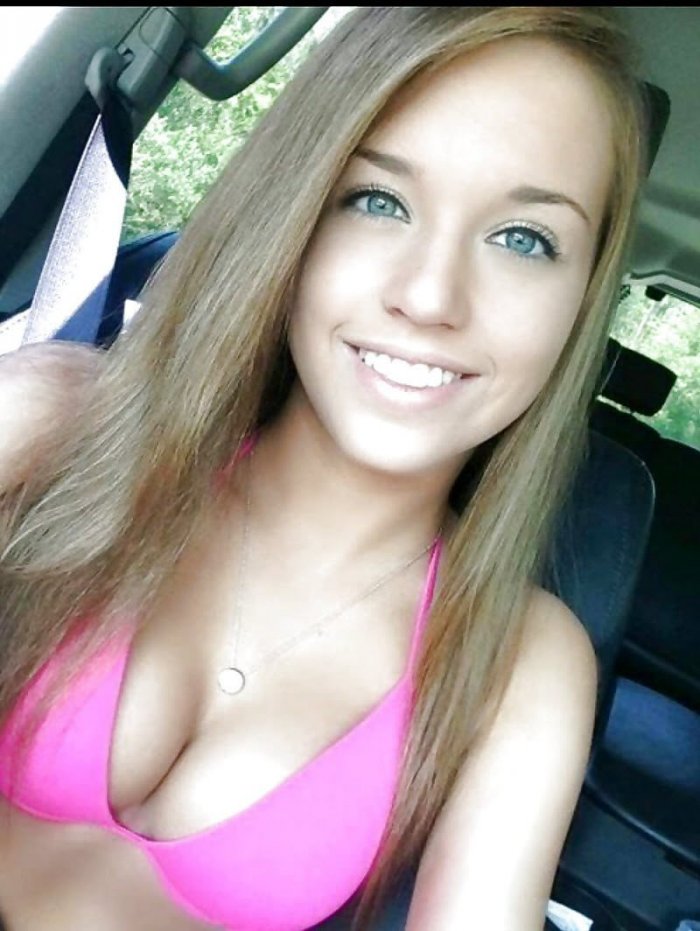 Девушки в автомобилях