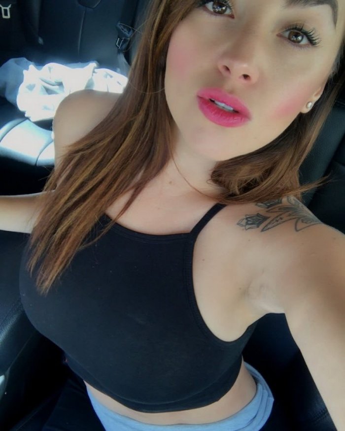 Девушки в автомобилях