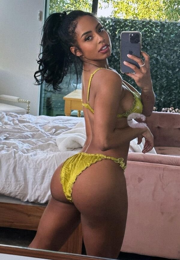 Девушка в сексуальном белье