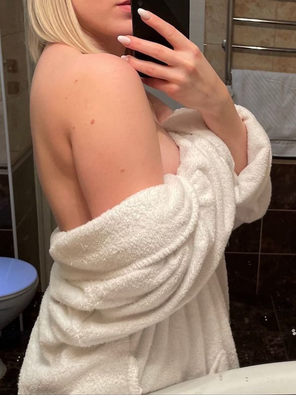 Девушки в полотенце