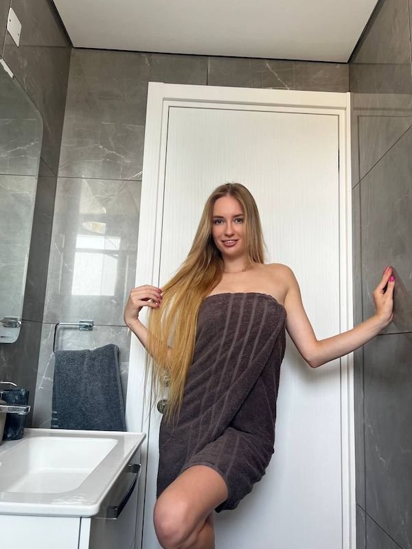 Девушки в полотенце