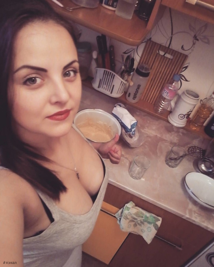 Горячие фото девушек с откровенным декольте