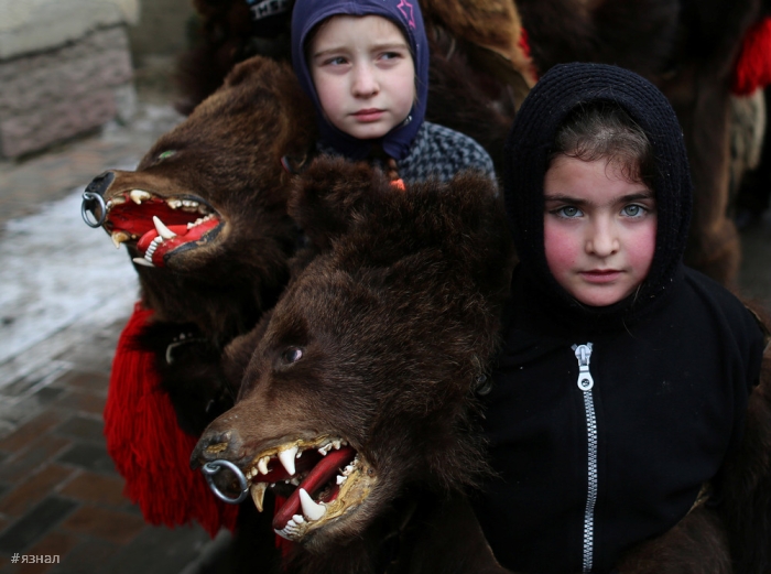 Ритуальные танцы медведей в Румынии