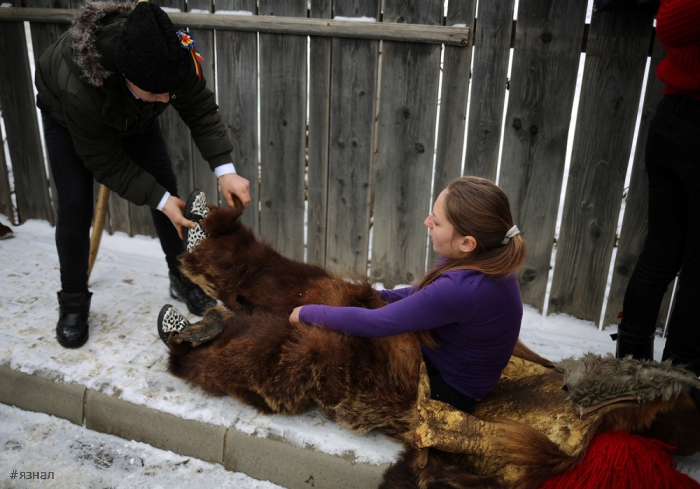 Ритуальные танцы медведей в Румынии