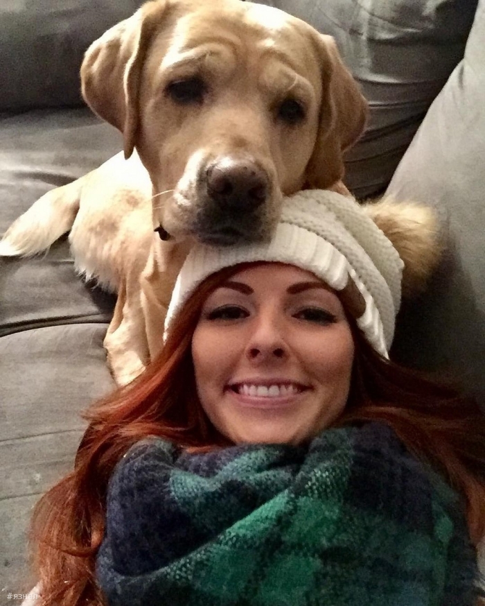 Весёлые девушки с собаками