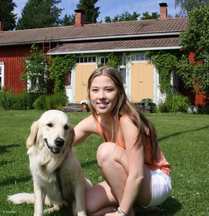 Весёлые девушки с собаками