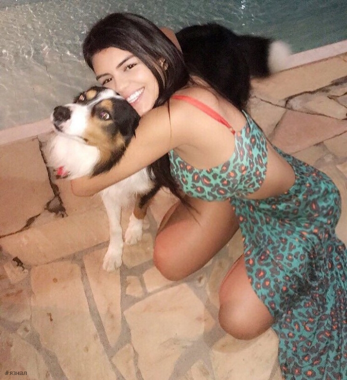 Весёлые девушки с собаками