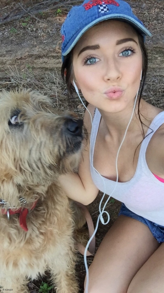 Весёлые девушки с собаками