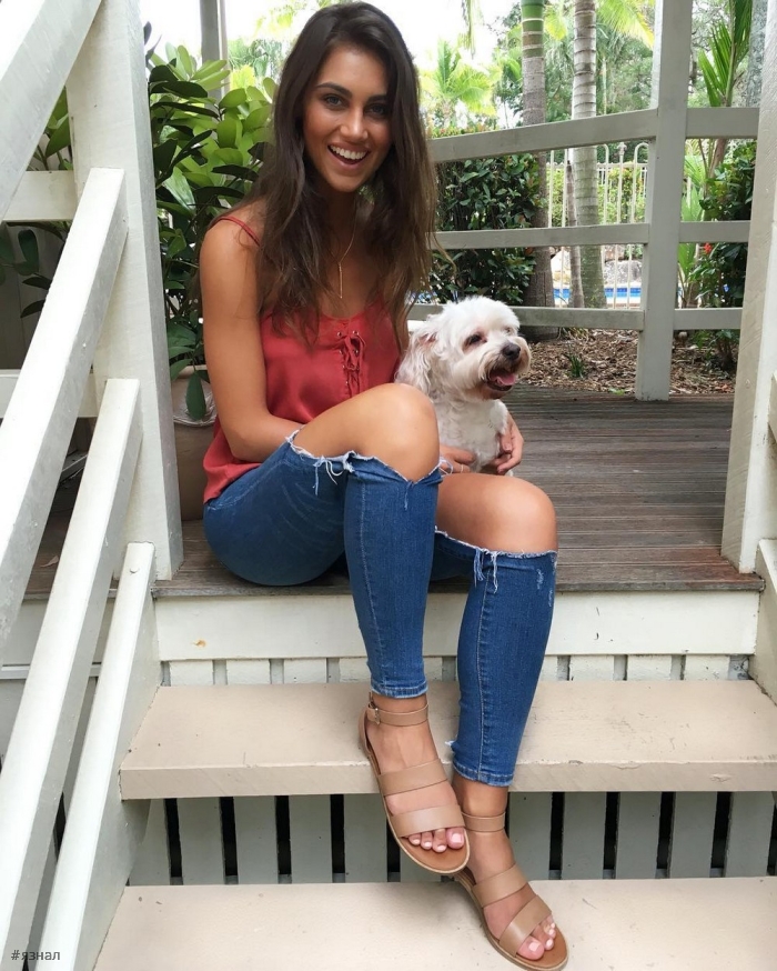 Весёлые девушки с собаками