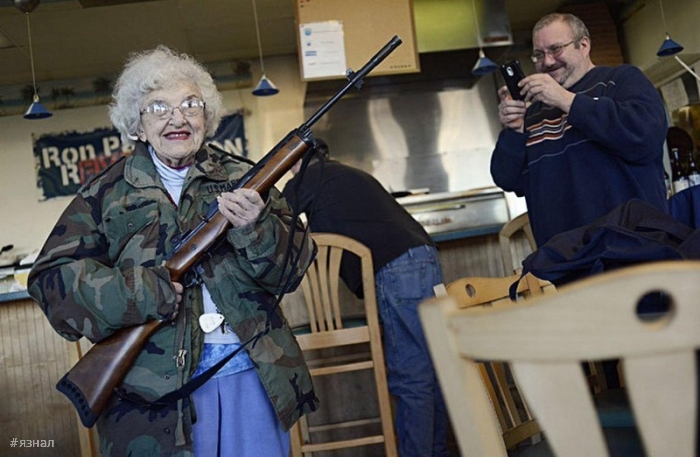 Веселые старушки в кадре