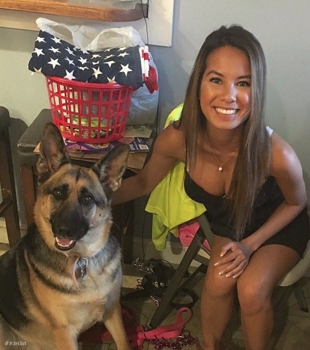 Весёлые девушки с собаками