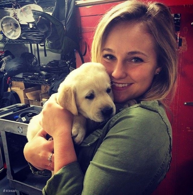 Весёлые девушки с собаками