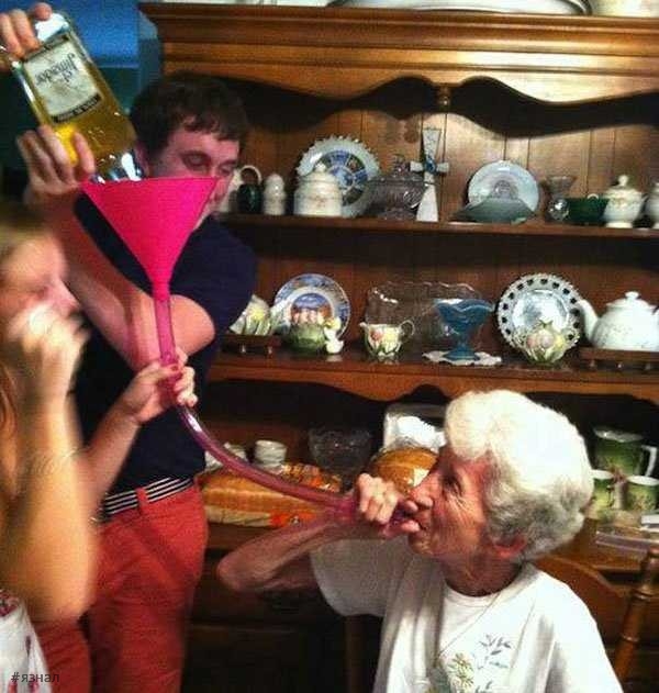 Веселые старушки в кадре