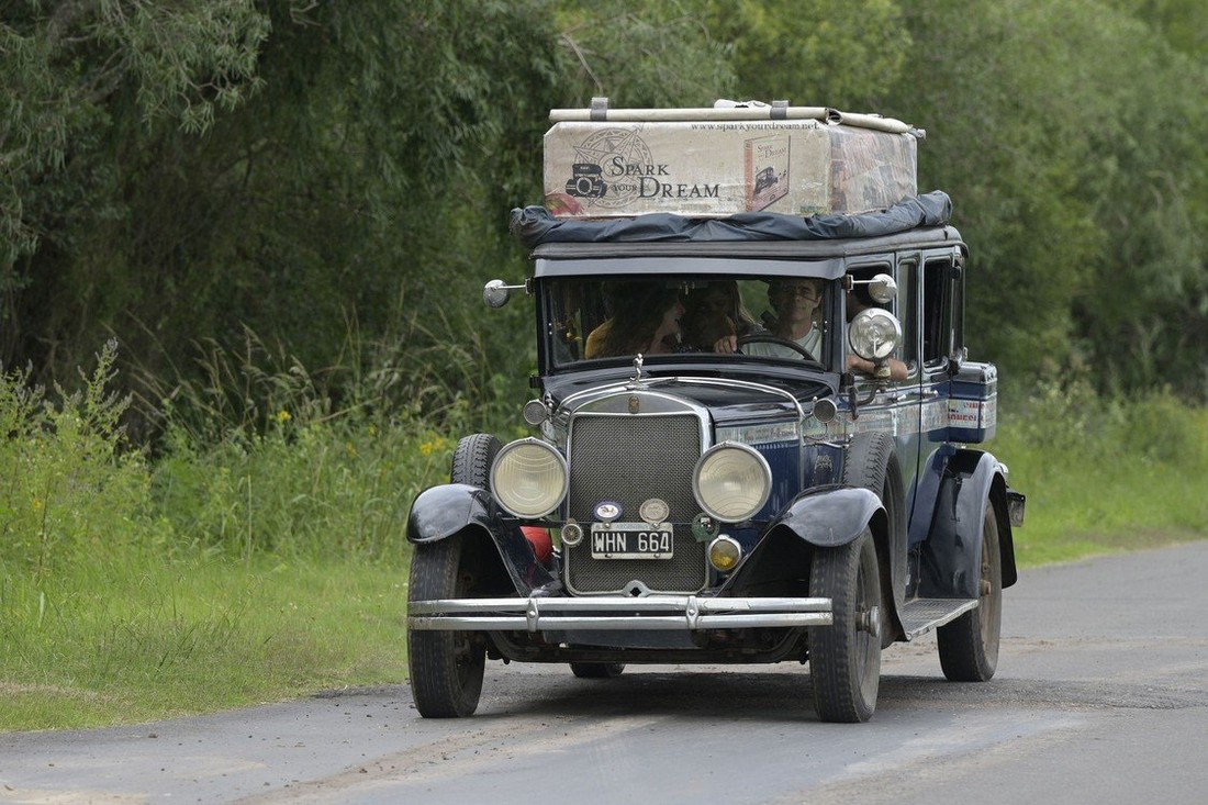 Невероятное 25-летнее путешествие: как семья Запп объехала мир на авто 1928 года