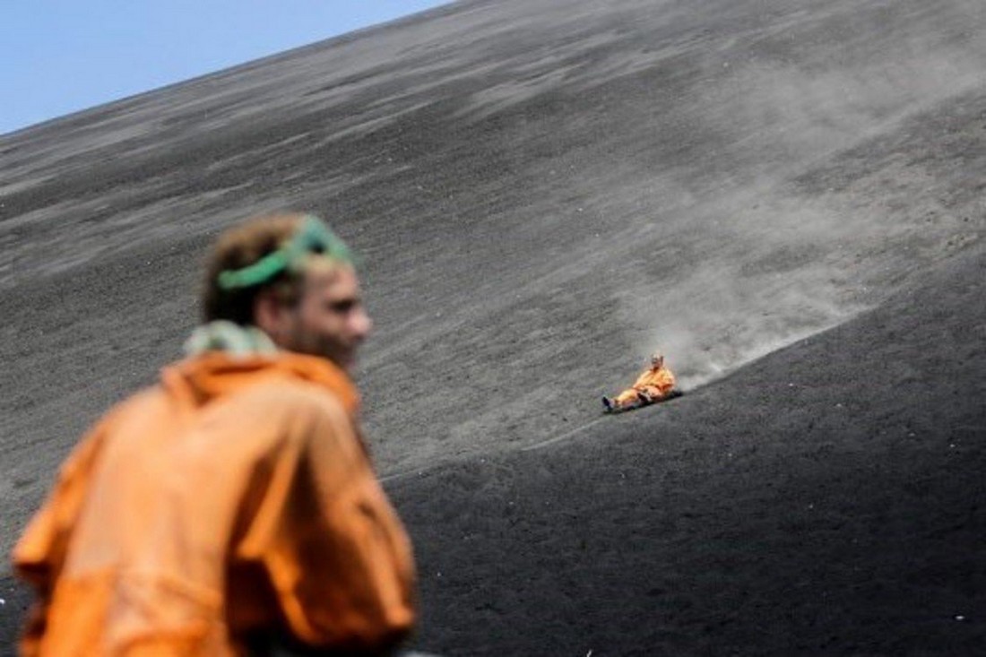 Вулканический сёрфинг: Спуск по горячим следам адреналина