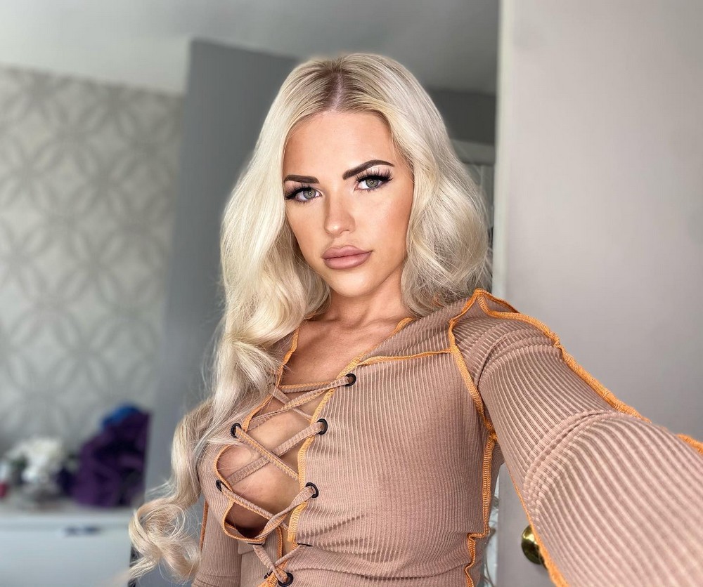 Девушки без бюстгальтеров