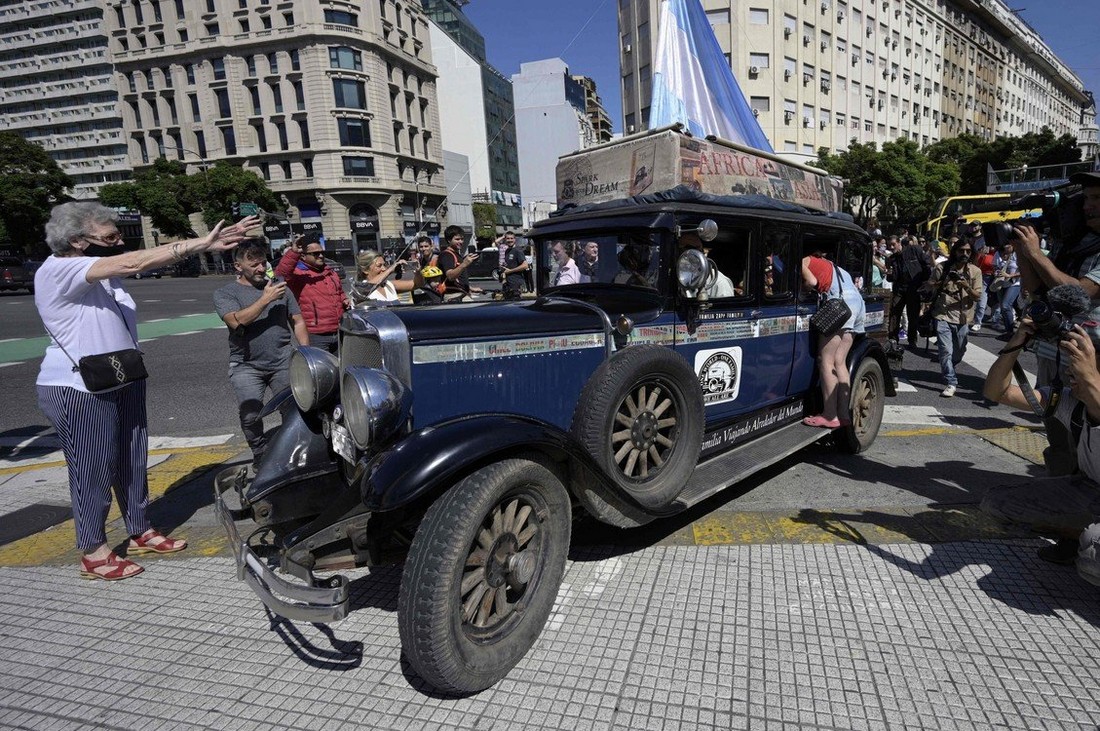 Невероятное 25-летнее путешествие: как семья Запп объехала мир на авто 1928 года