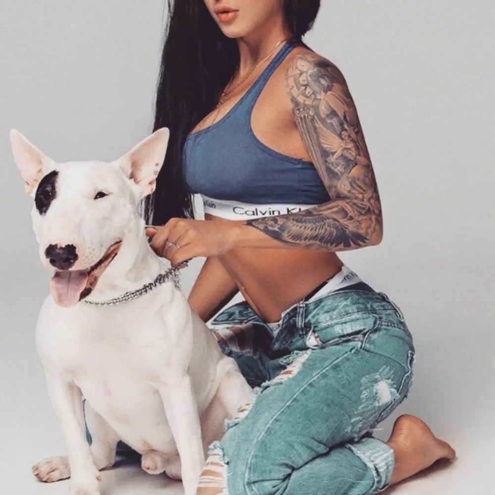 Улыбнись! Очаровательные девушки и их забавные пёсики — двойная порция радости!