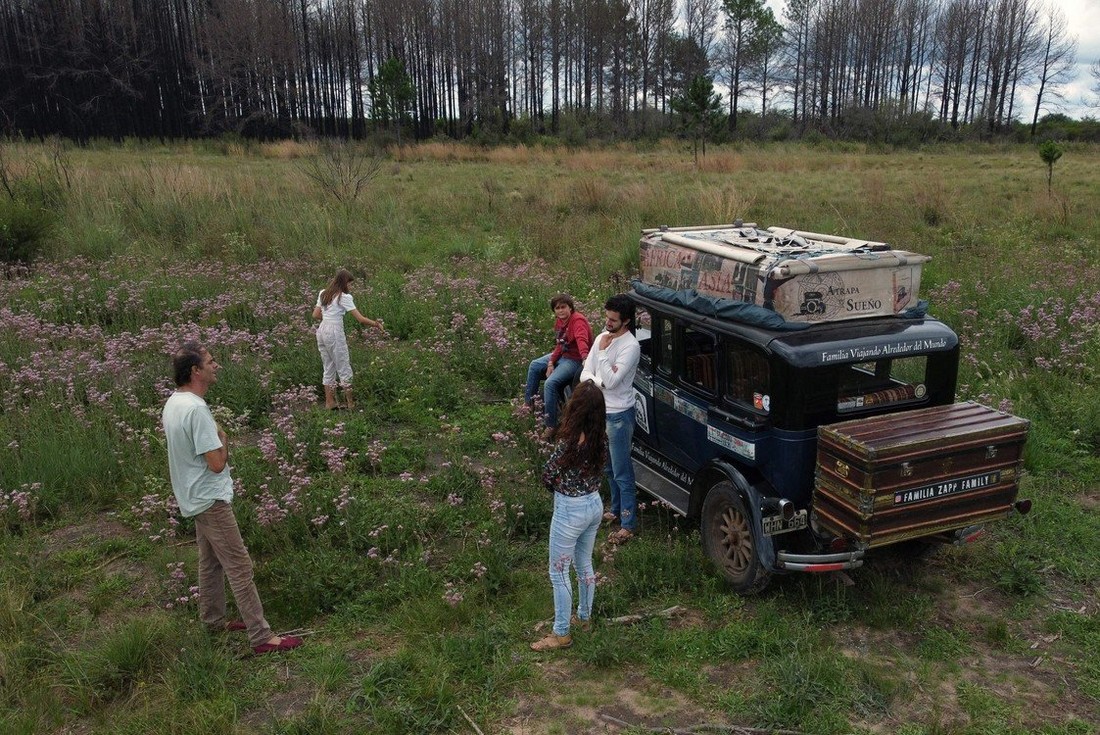 Невероятное 25-летнее путешествие: как семья Запп объехала мир на авто 1928 года