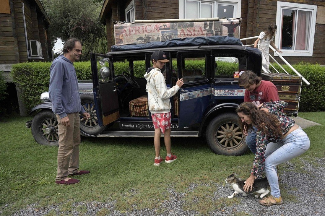 Невероятное 25-летнее путешествие: как семья Запп объехала мир на авто 1928 года