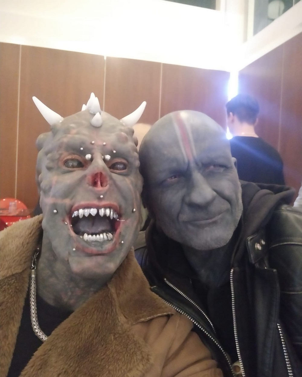 Бразилец Мишель Праддо, известный как "Человек-сатана", установил мировой рекорд по количеству рогов на голове