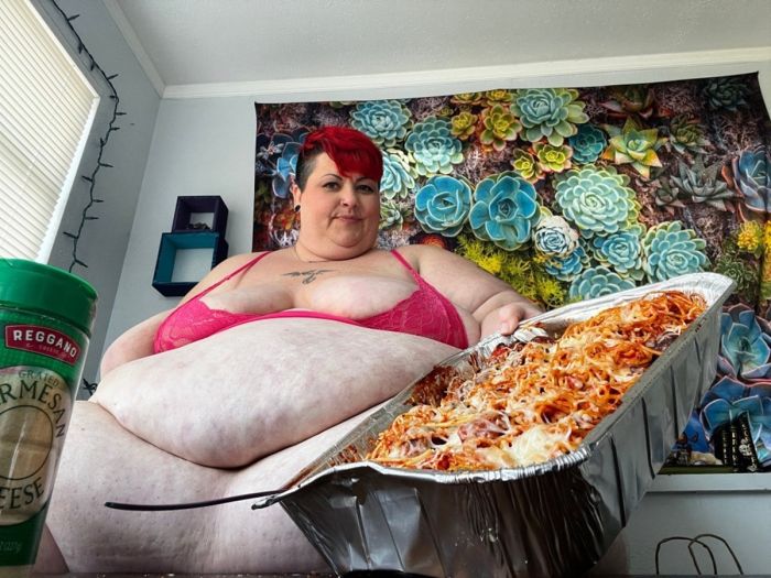 362 кг уверенности: как Ринайе Старр зарабатывает $5000 в месяц, вдохновляя тысячи своими необычными фетишами!