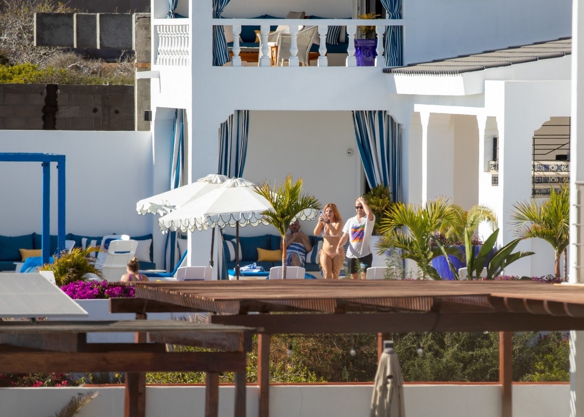 Белла Торн зажигает в Кабо-Сан-Лукас: роскошный отдых, друзья и мексиканские закаты