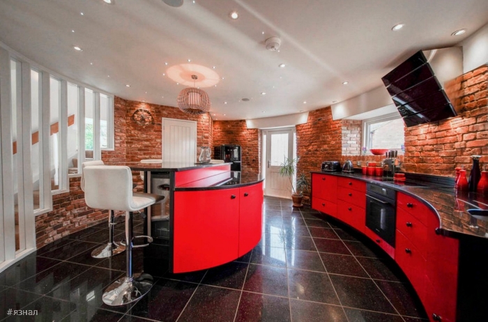 Старая мельница в Великобритании стала роскошным пятиэтажным домом