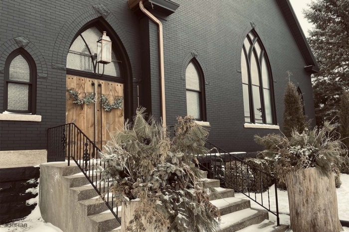 Семья превратила старую церковь в уютный дом своей мечты