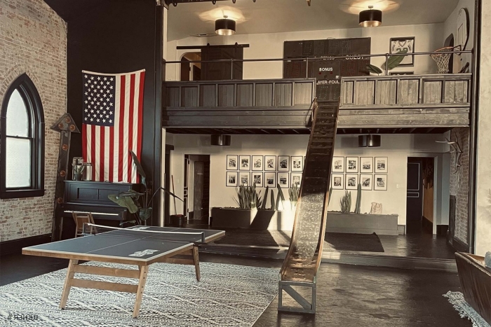 Семья превратила старую церковь в уютный дом своей мечты