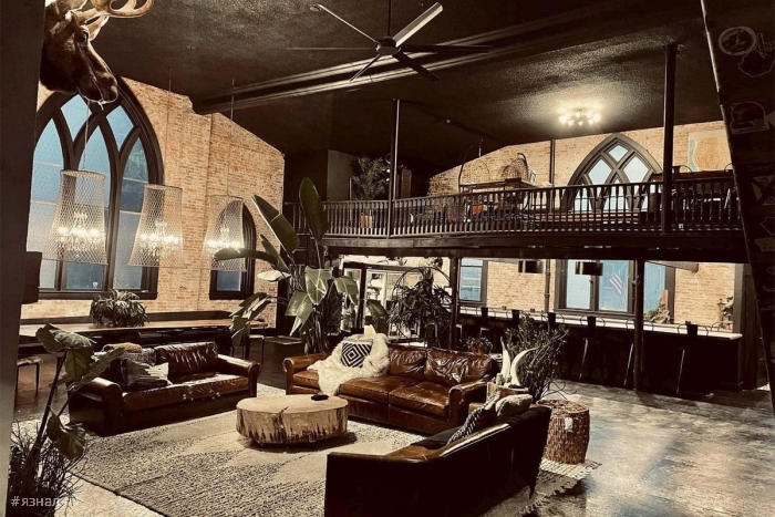 Семья превратила старую церковь в уютный дом своей мечты