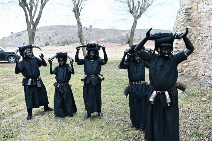 Карнавал дьяволов в Лусоне древние традиции, магия и весеннее пробуждение