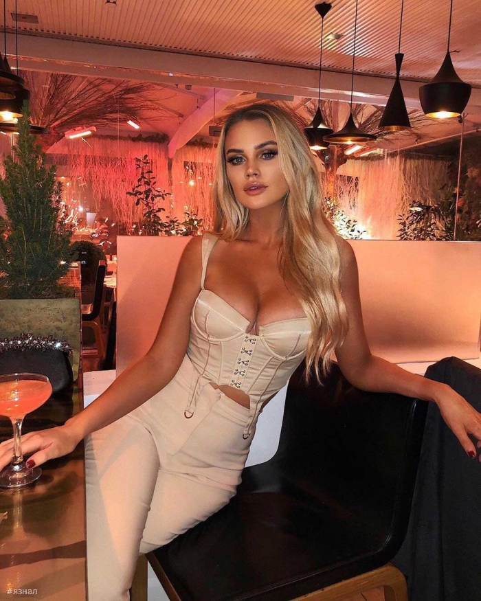 Соблазн в каждом изгибе: Горячие девушки в корсетах!