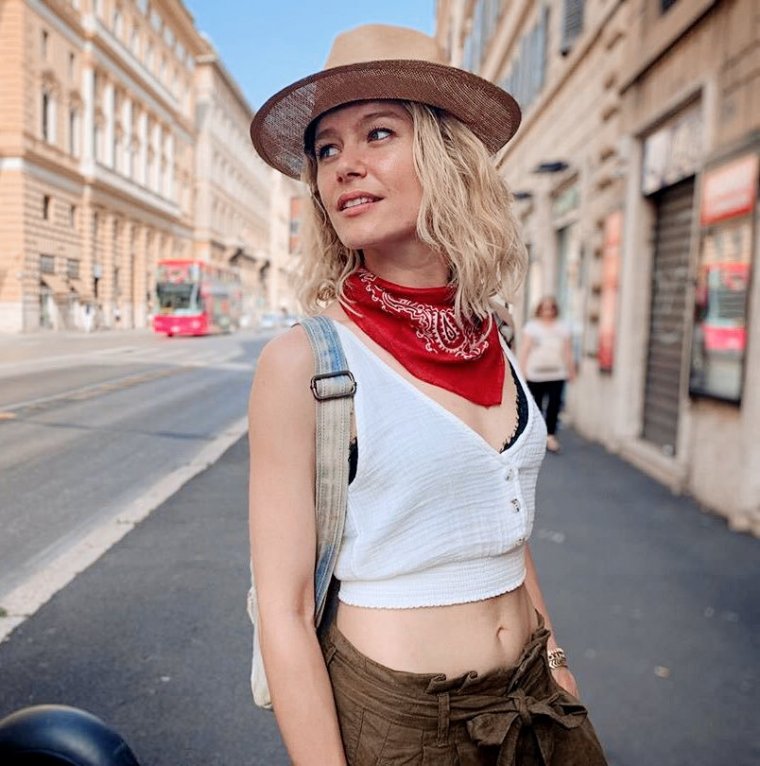 Горячие фото Бурджу Бириджик