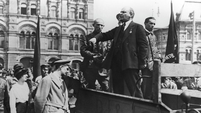 Зачем Ленин перенёс столицу Советской России из Петрограда в Москву
