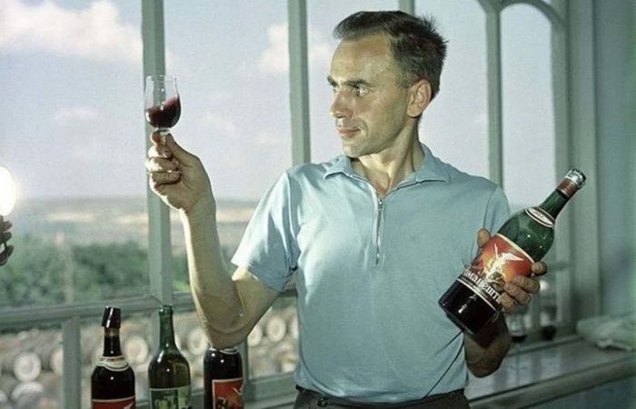 Советские крепкие напитки, от которых вздрагивали даже бывалые «атлеты» бутылочного спора