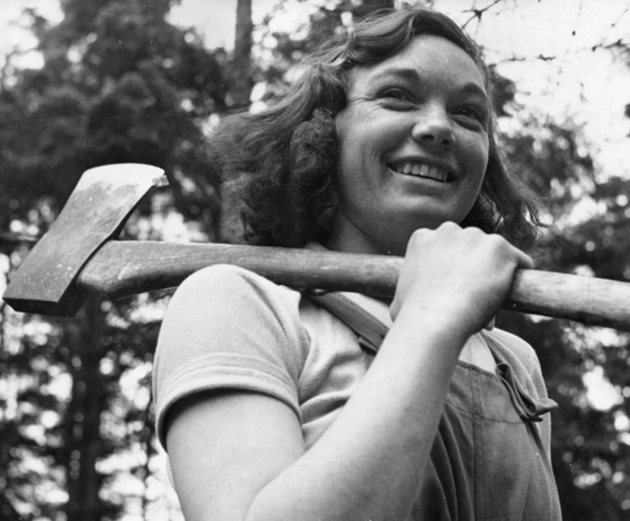 Она и 12 мужиков-лесорубов: почему из всех смогла выжить только молодая девчонка